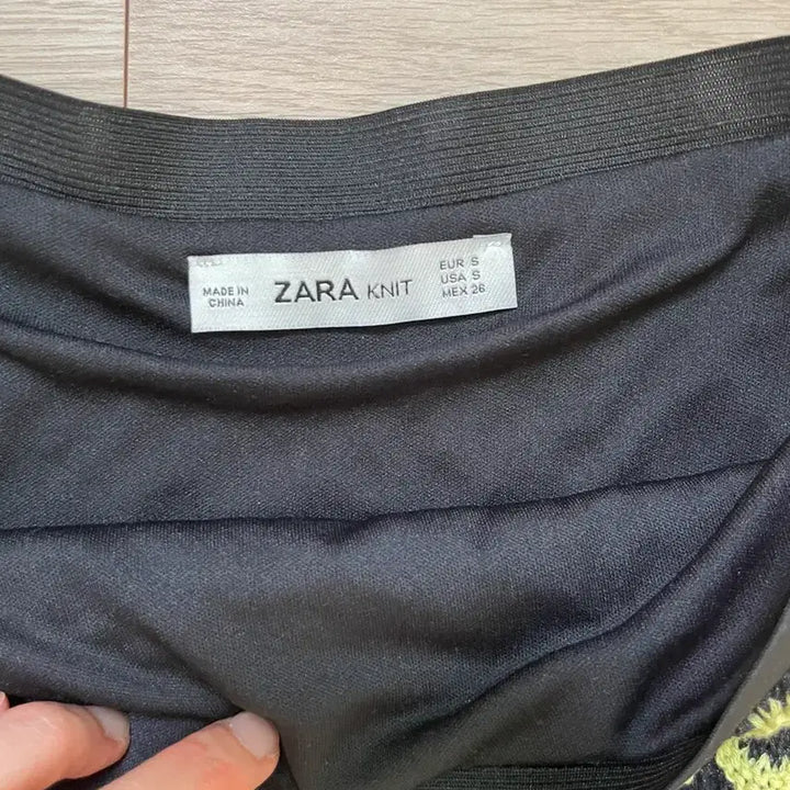 [SOLD OUT] ZARA 웨이브 미디 니트 스커트 S