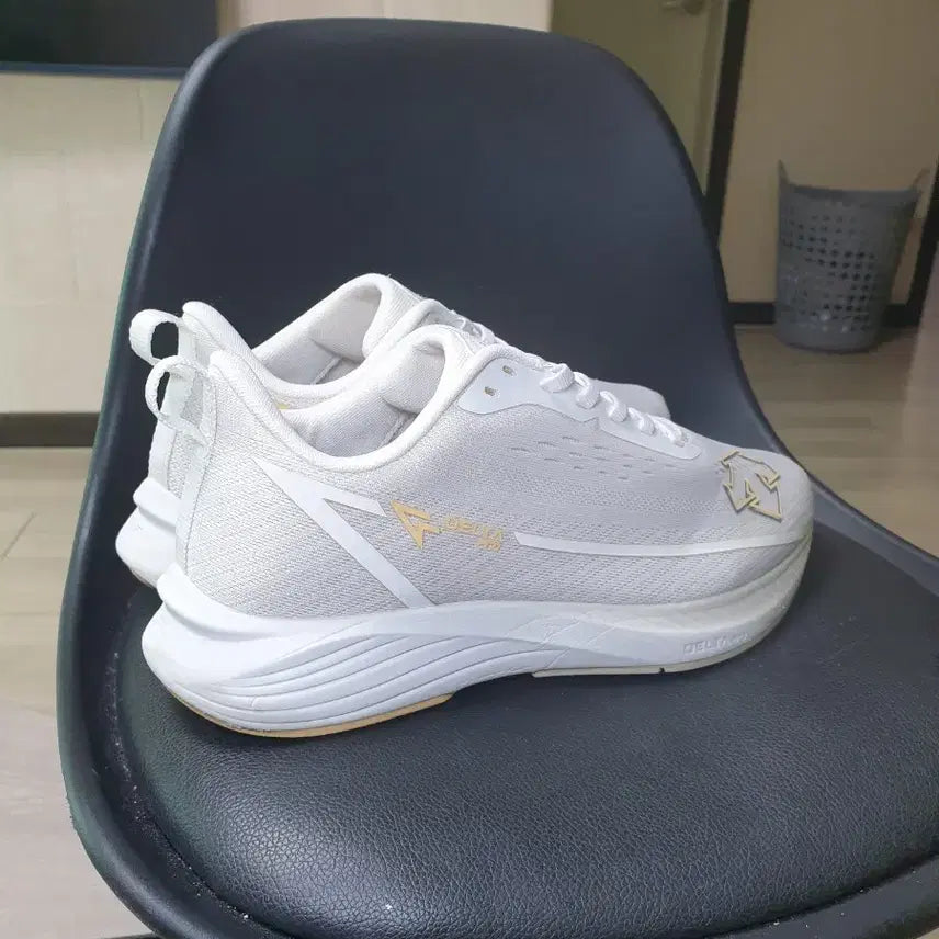[SOLD OUT] 데상트 델타 프로 운동화 화이트 260
