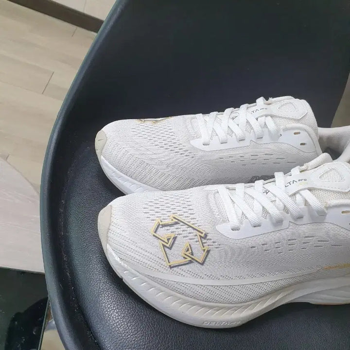 [SOLD OUT] 데상트 델타 프로 운동화 화이트 260