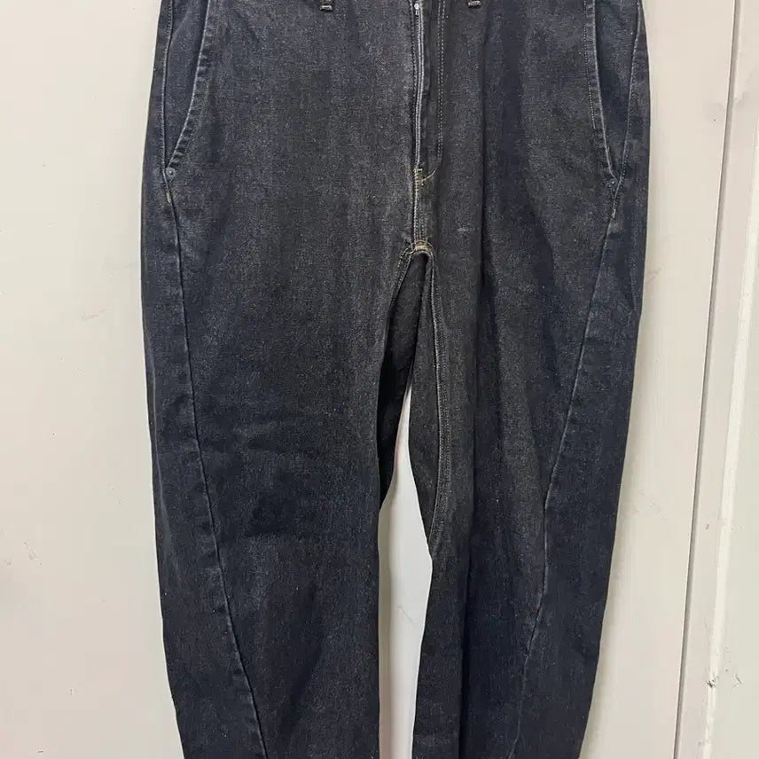 [SOLD OUT] 퍼블릭 피겨 앤지니어드 흑청 와이드 데님