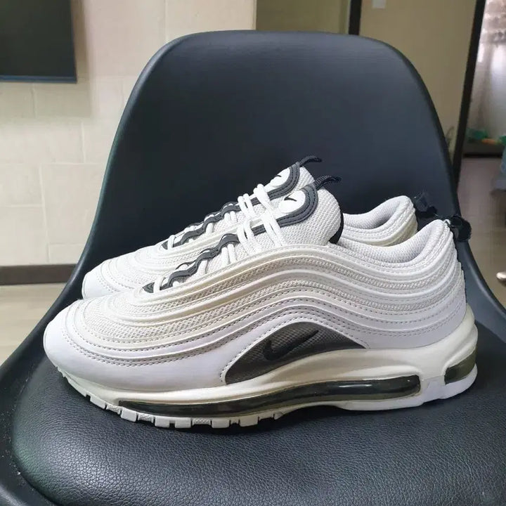 [SOLD OUT] 나이키 에어맥스97 화이트 블랙 운동화(235)