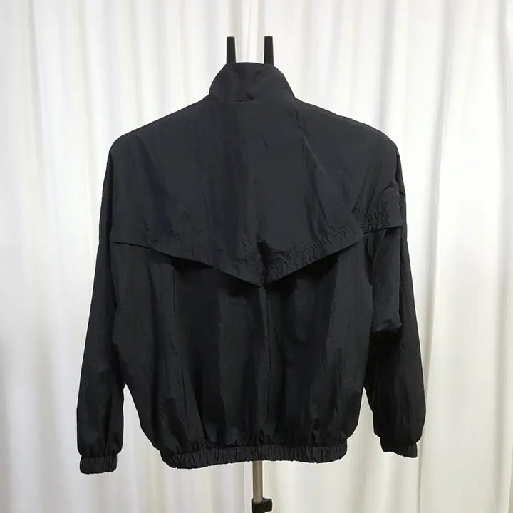 [SOLD OUT] 23년 나이키 여성 에센셜 윈드러너 우븐 재킷 바람막이 S 오일장