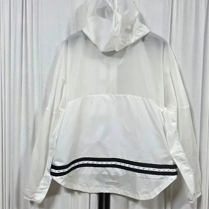 [SOLD OUT] 나이키여성아노락바람막이(95)
