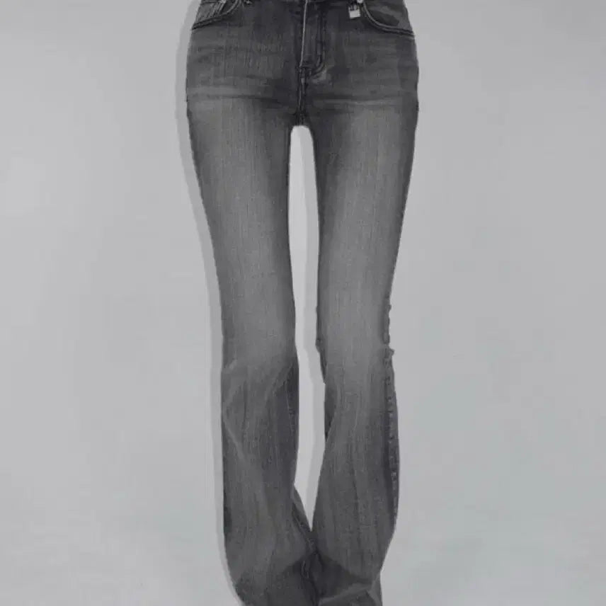 [BUNJANG] Pale Jade Low-Rise Bootcut Jeans / 실사) 페일제이드 핸드브러쉬 로우라이즈 부츠컷 블랙