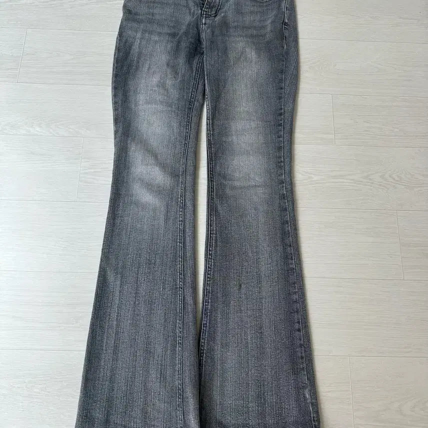 [BUNJANG] Pale Jade Low-Rise Bootcut Jeans / 실사) 페일제이드 핸드브러쉬 로우라이즈 부츠컷 블랙
