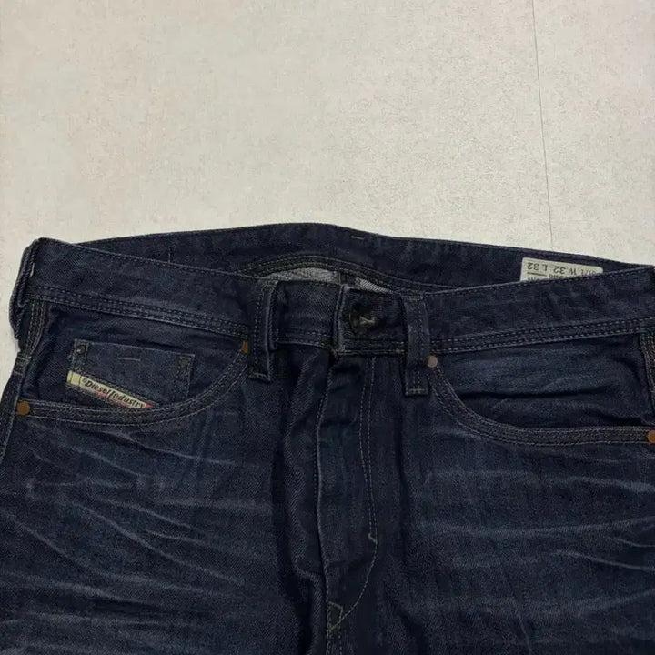[BUNJANG] Diesel Raw Denim Straight Fit Jeans / 디젤 바지