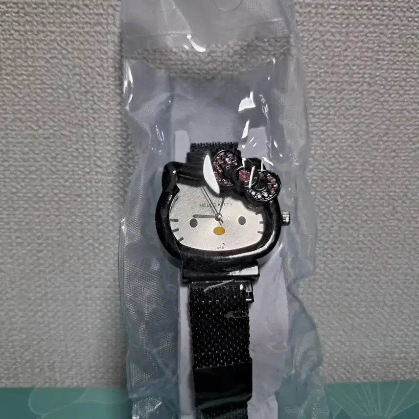 [BUNJANG] Hello Kitty Black Watch / 헬로키티 블랙 시계 새상품