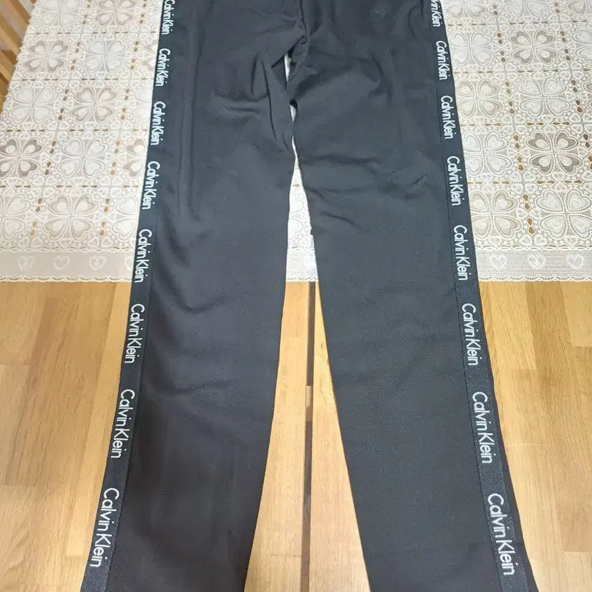 [BUNJANG] Calvin Klein Black Logo Jogger Pants / 캘빈클라인 블랙 로고 팬츠