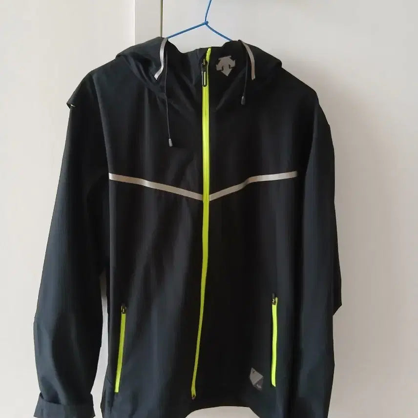 [BUNJANG] Descente Functional Windbreaker Black / 데상트 기능성 바람막이 블랙