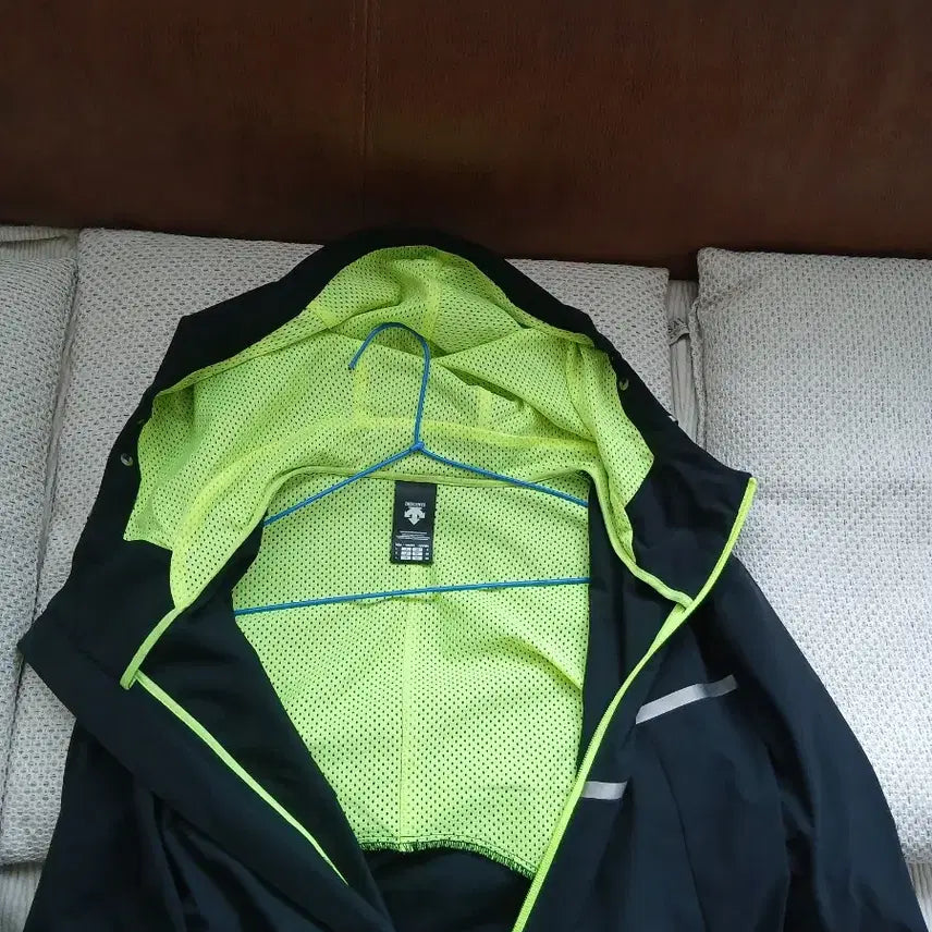 [BUNJANG] Descente Functional Windbreaker Black / 데상트 기능성 바람막이 블랙