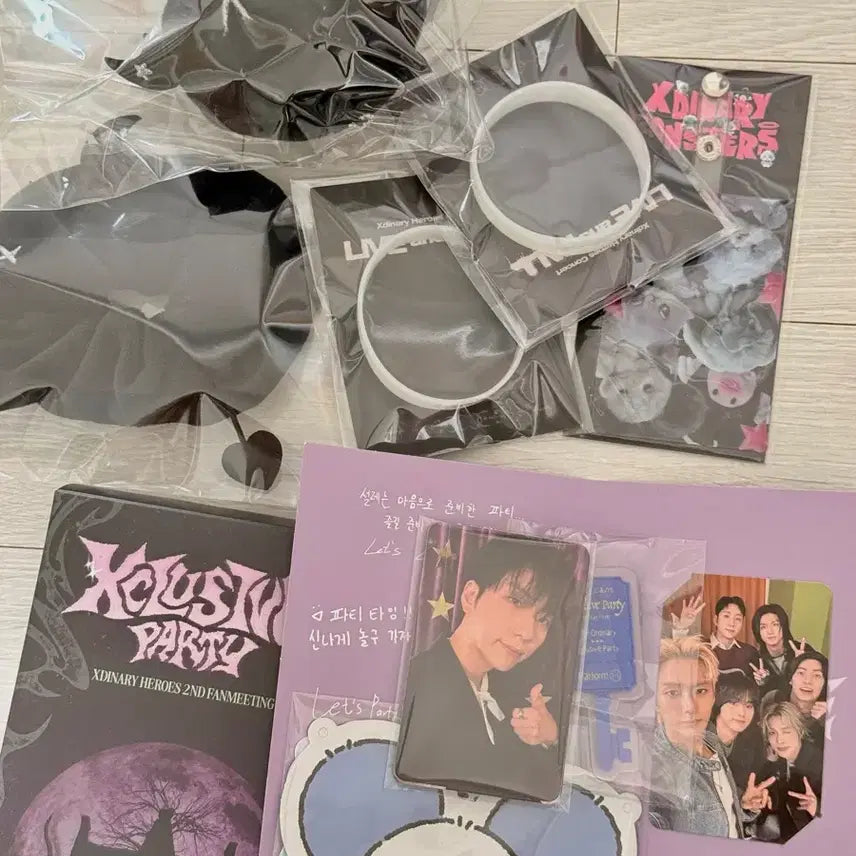 [BUNJANG] 엑디즈 팬미팅 입장 기프트+폰 탭+빌런즈 스크런치 키링+야광팔찌 / 엑디즈 팬미팅 입장 기프트+폰 탭+빌런즈 스크런치 키링+야광팔찌