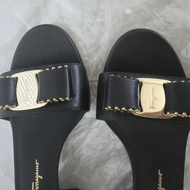 [SOLD OUT] 페라가모 샌들 240 미사용