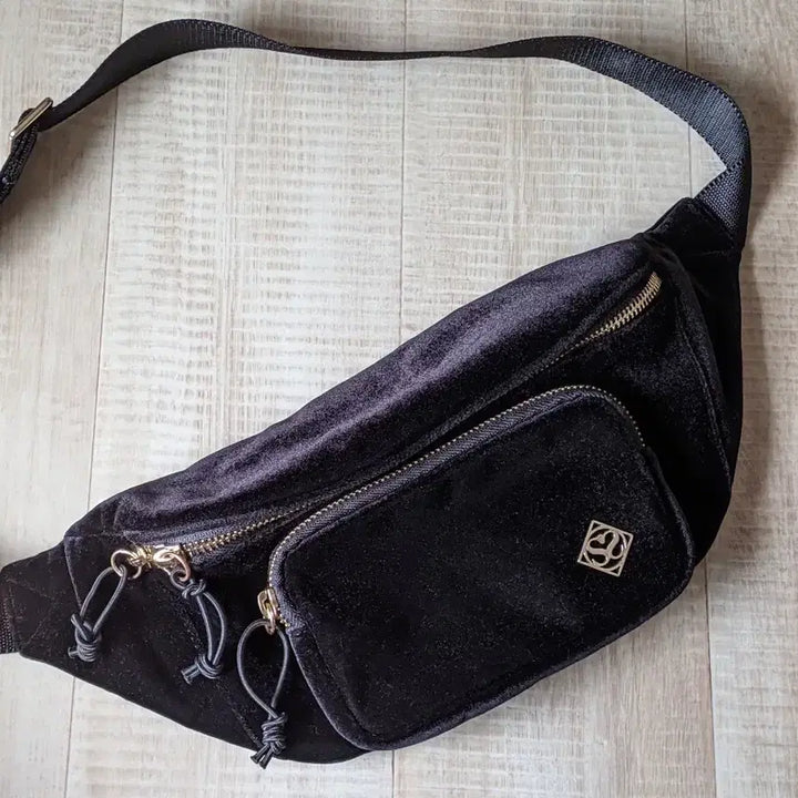 [BUNJANG] Sandro Velvet Waist Bag / 거의 새상품 정품 산드로 벨벳 힙색 벨트백 웨이스트백 크로스백
