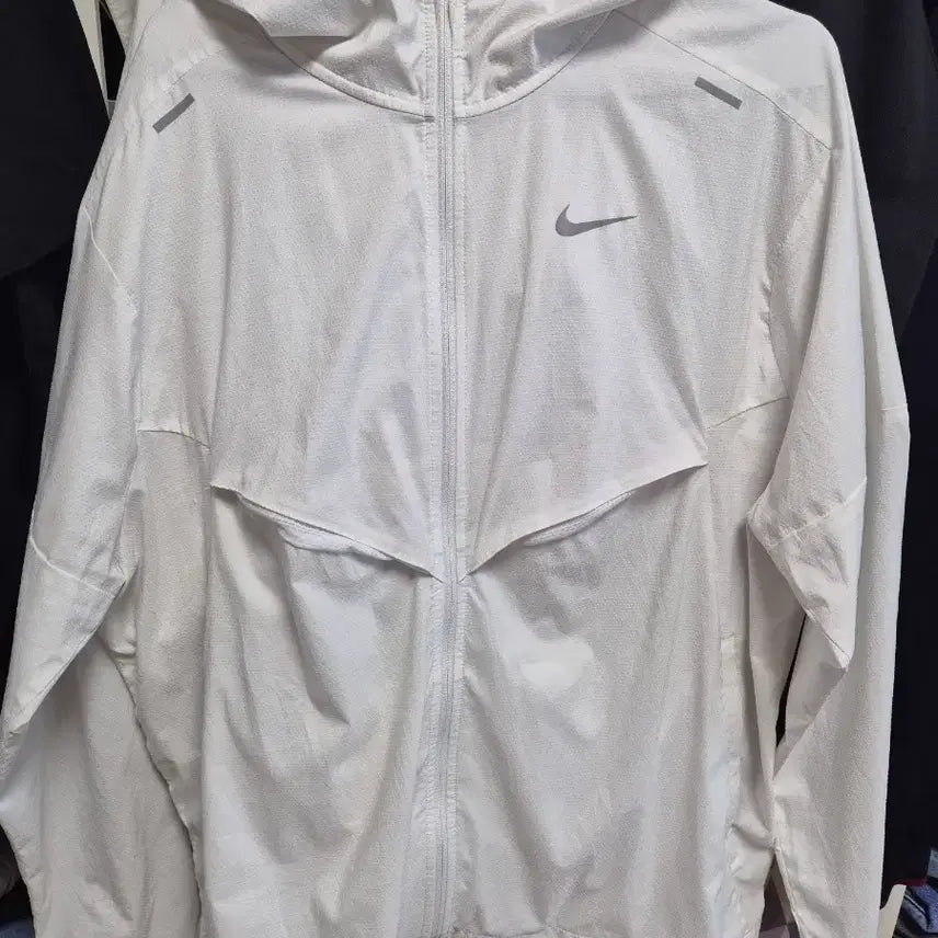 [SOLD OUT] 나이키 윈드러너 러닝 자켓(2XL)