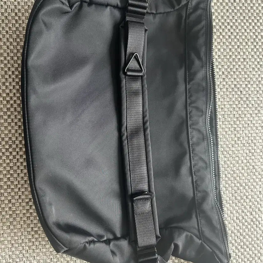 [BUNJANG] HA Archive Messenger Bag / 하 아카이브 메신저백