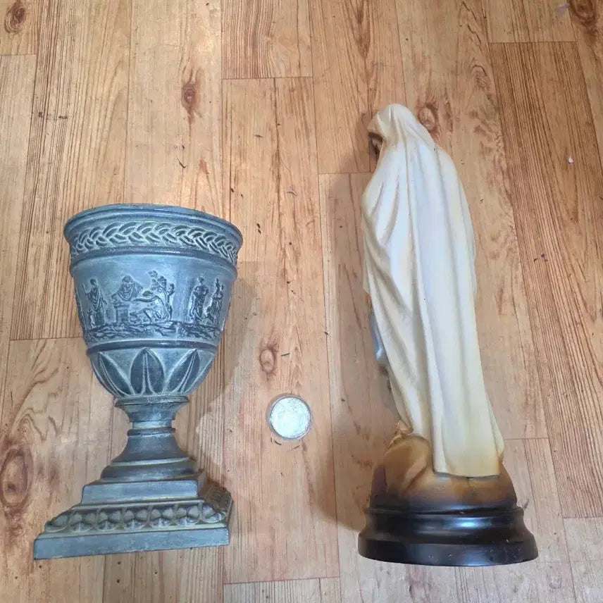 [BUNJANG] Catholic Silver Coin &amp; Antique Vase Decoration Set / 천주교 만원 은화.성모 마리아상 &amp; 앤틱 화병 장식 세트
