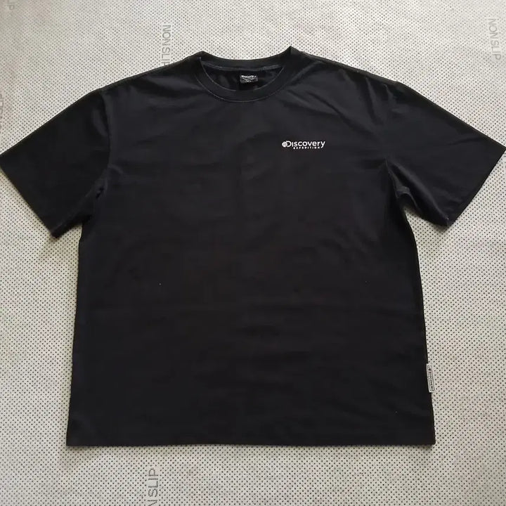[BUNJANG] Discovery Expedition Black T-Shirt / 디스커버리 익스페디션 블랙 반팔티셔츠