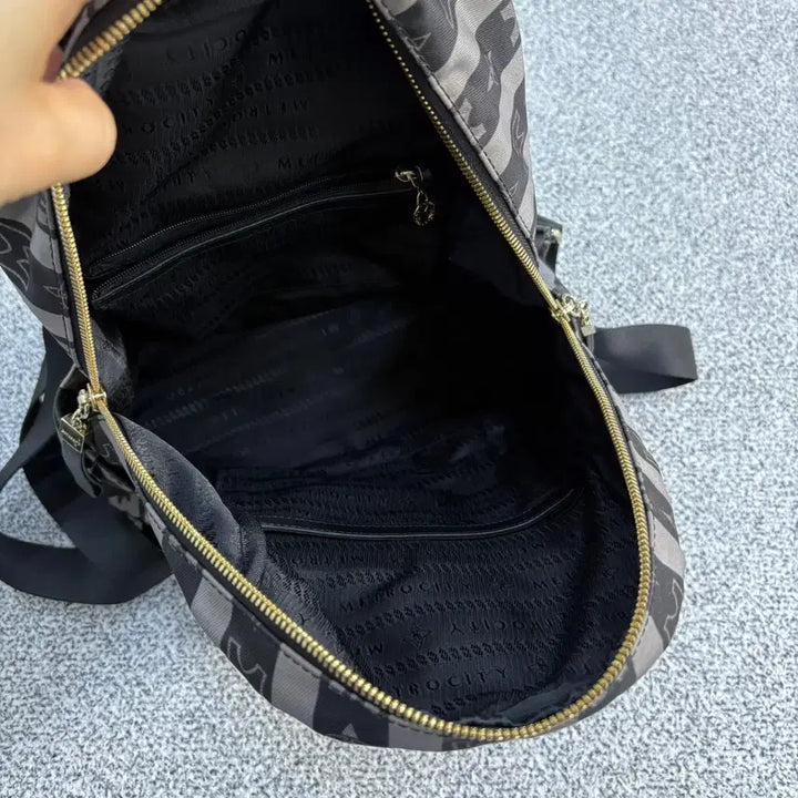 [BUNJANG] Metrocity Backpack 0420J / 메트로시티 백팩 0420J
