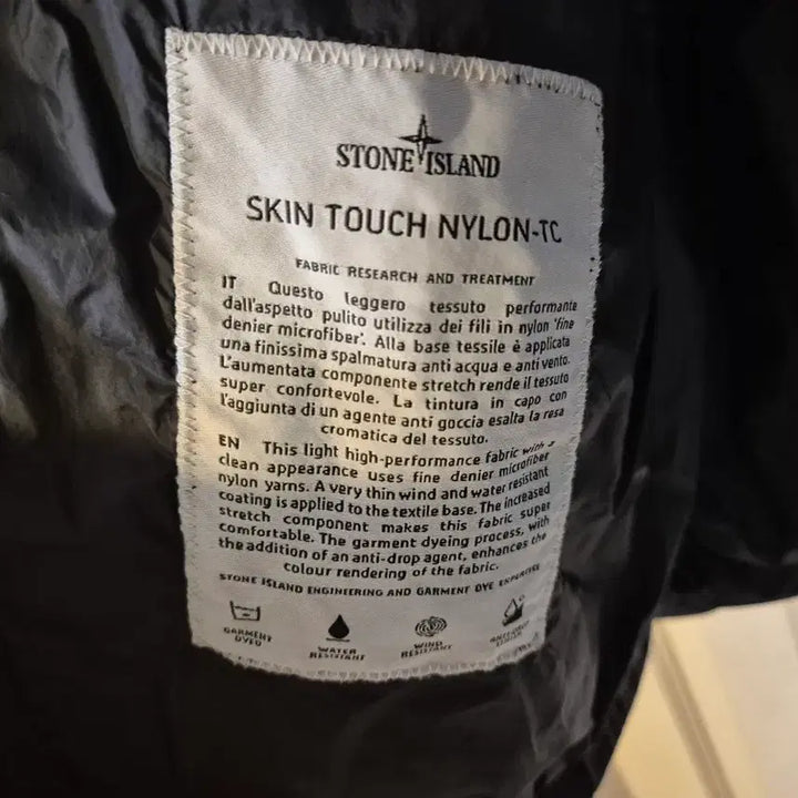 [BUNJANG] Stone Island Skin Touch Windbreaker Jacket / 스톤아일랜드 스킨터치 바람막이