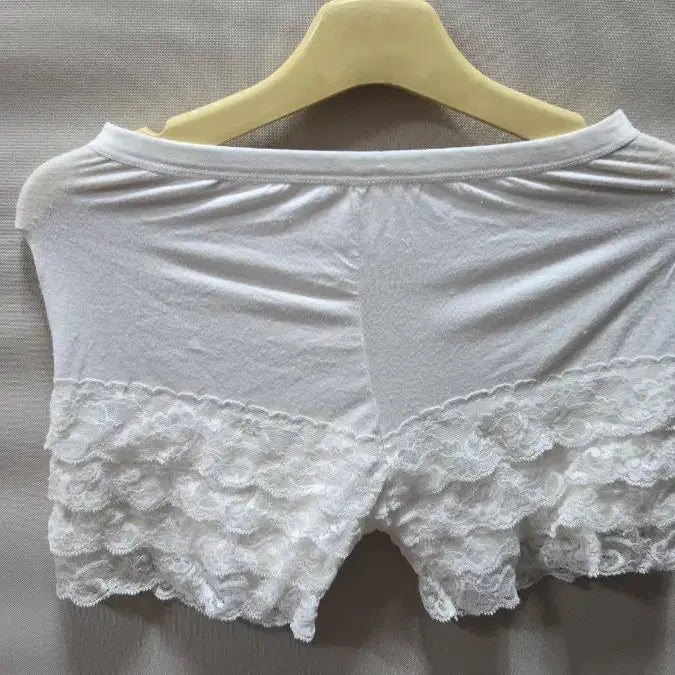 [BUNJANG] White Lace Trimmed Inner Shorts (Size 90) / 속바지90