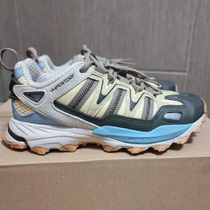[BUNJANG] 아디다스 트레킹화 스트릿 하이퍼터프 230 사이즈 / 아디다스 트레킹화 스트릿 하이퍼터프 230 사이즈