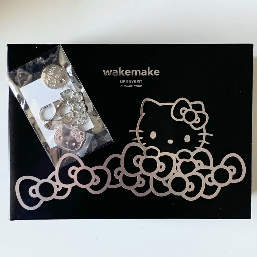 [SOLD OUT] 새상품) 참키링O 웜톤 웨이크메이크 헬로키티 레디백 립앤아이키트