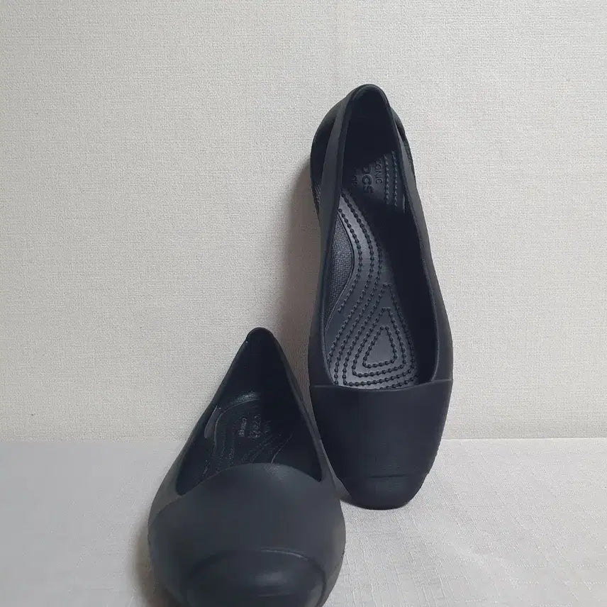 [SOLD OUT] 240mm 크록스 샌들 시에나 플랫 슈즈 블랙  W7
