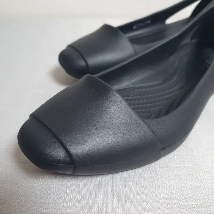 [SOLD OUT] 240mm 크록스 샌들 시에나 플랫 슈즈 블랙  W7