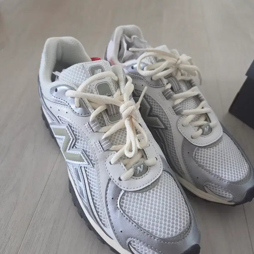 [BUNJANG] New Balance U204LSWB Sneakers / 뉴발란스 u204lswb
