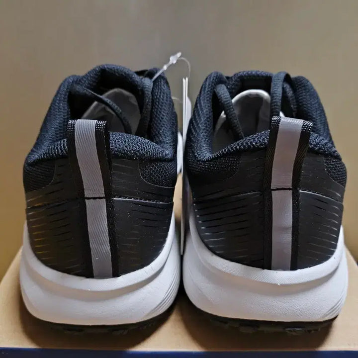 [SOLD OUT] (새상품)260 남성 발볼 넓은 특허 운동화 경량 통기성 프로월드컵