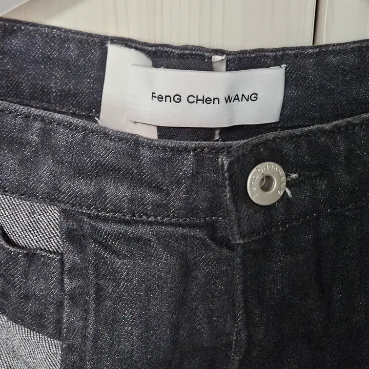 [BUNJANG] Feng Chen Wang Deconstructed Black Denim Pants / Feng Chen Wang 펑첸왕 디컨스트럭티드 블랙 데님 팬츠