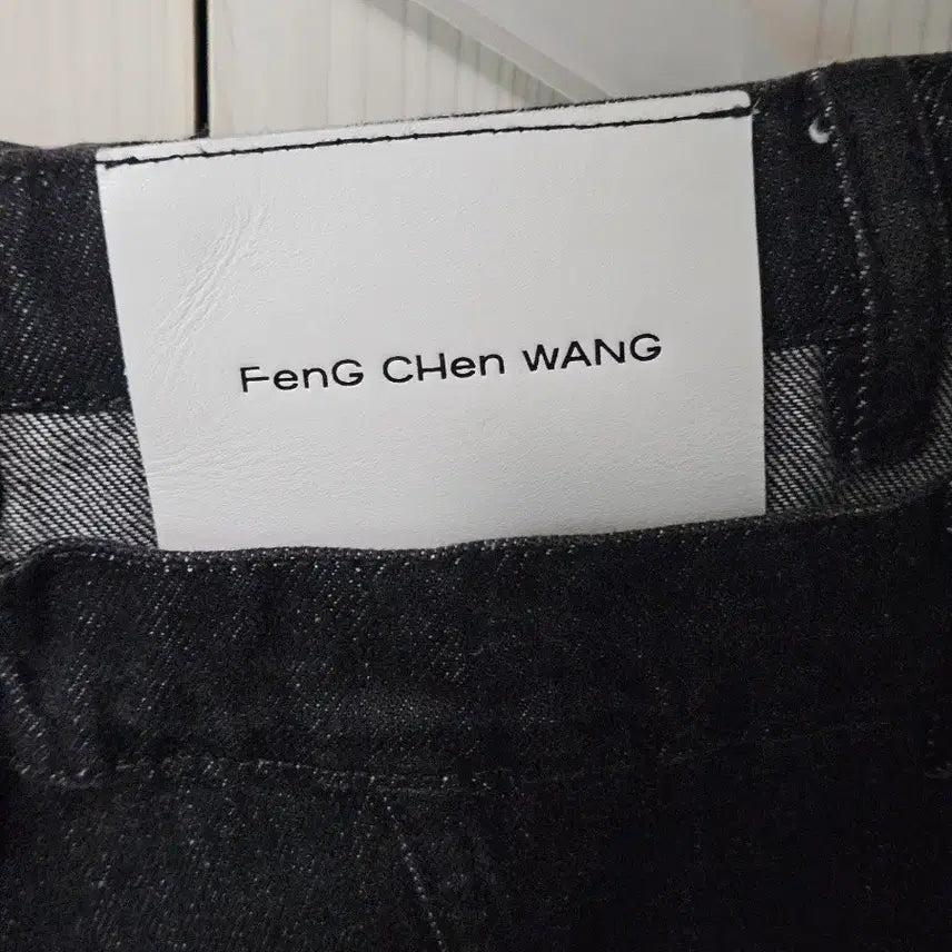 [BUNJANG] Feng Chen Wang Deconstructed Black Denim Pants / Feng Chen Wang 펑첸왕 디컨스트럭티드 블랙 데님 팬츠