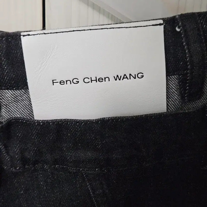 [BUNJANG] Feng Chen Wang Deconstructed Black Denim Pants / Feng Chen Wang 펑첸왕 디컨스트럭티드 블랙 데님 팬츠