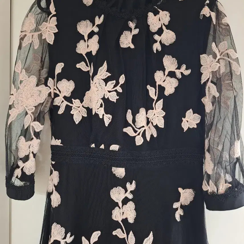 [SOLD OUT] 사틴 SATIN 플라워 포인트 시스루 원피스 85사이즈
