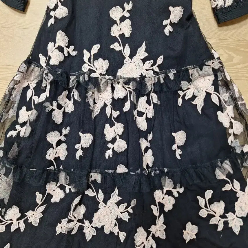 [SOLD OUT] 사틴 SATIN 플라워 포인트 시스루 원피스 85사이즈
