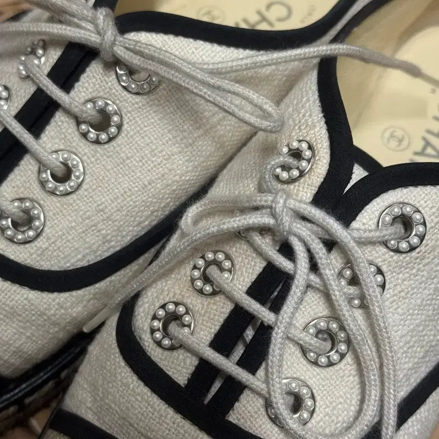 [BUNJANG] Chanel Pearl Espadrille Sneakers / 샤넬 진주 에스파듀 스니커즈