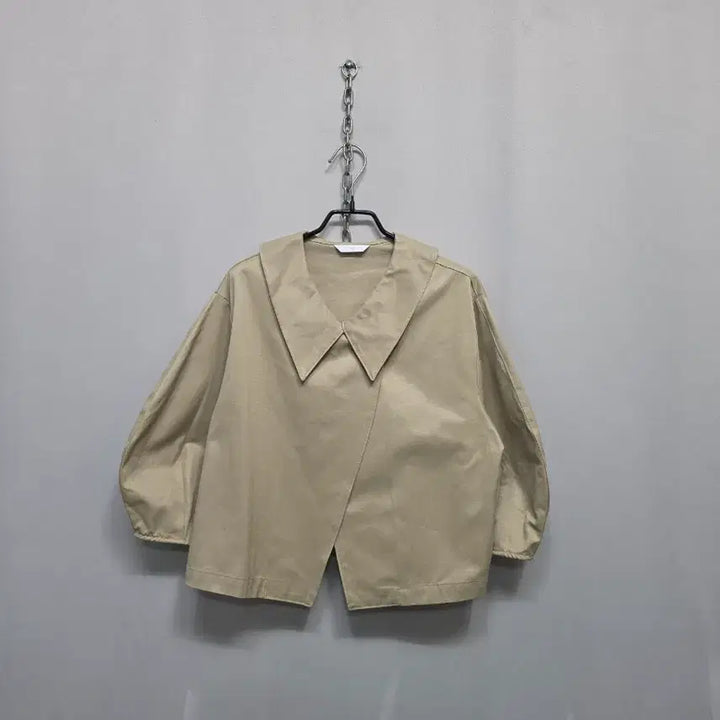 [SOLD OUT] J DEW 카라넥 크롭 블라우스 베이지