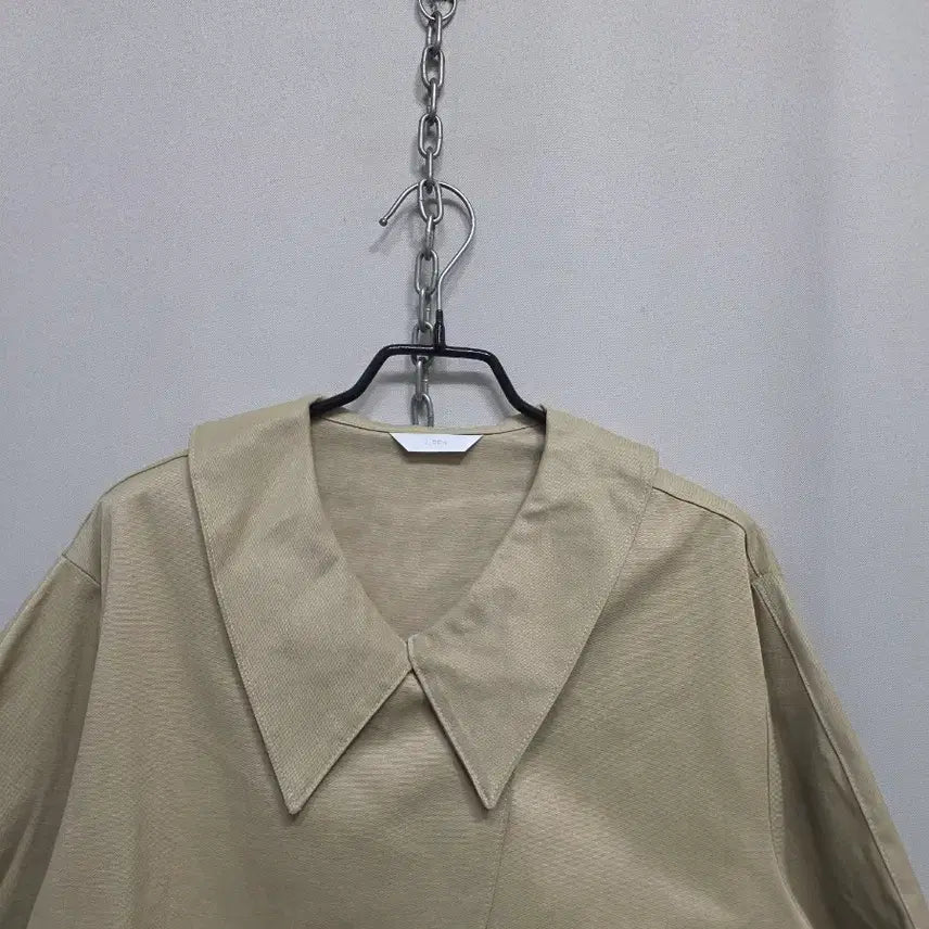 [SOLD OUT] J DEW 카라넥 크롭 블라우스 베이지