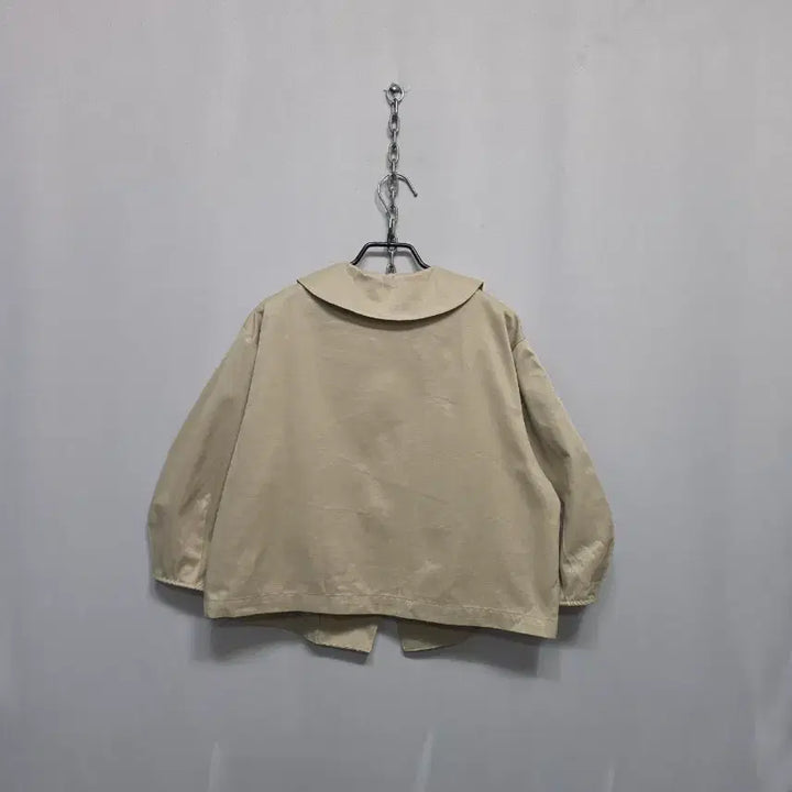 [SOLD OUT] J DEW 카라넥 크롭 블라우스 베이지