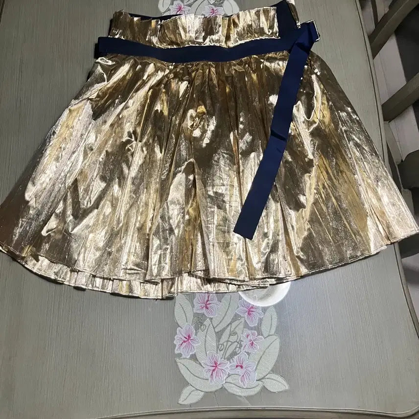 [SOLD OUT] Sacai 골드 플리츠 스커트 2588