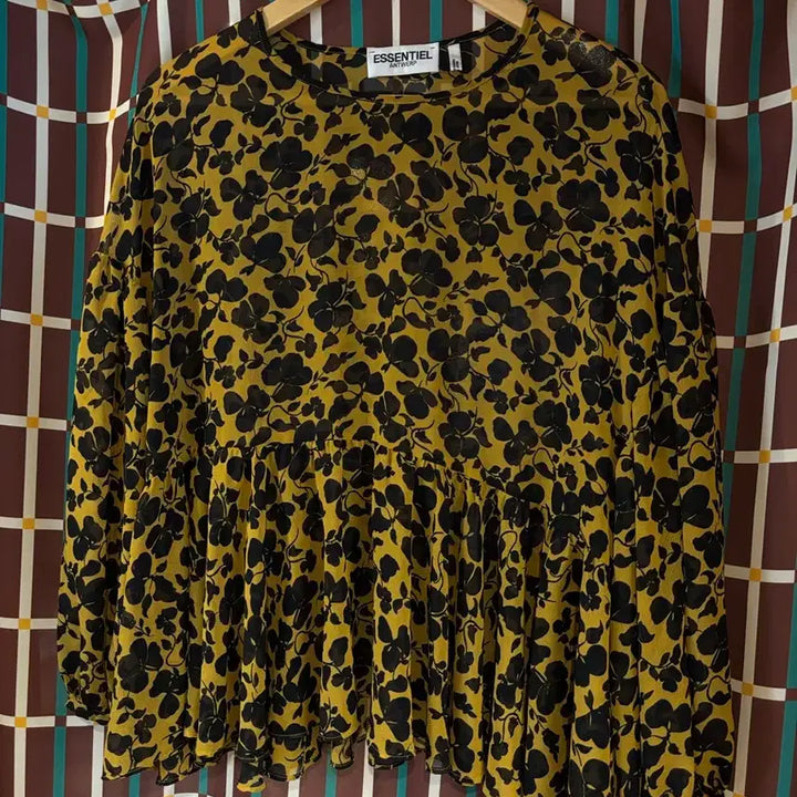 [BUNJANG] Essentiel Antwerp Floral Pattern Blouse / 에센셜 앤트워프 플라워 패턴 블라우스