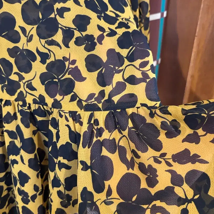 [BUNJANG] Essentiel Antwerp Floral Pattern Blouse / 에센셜 앤트워프 플라워 패턴 블라우스