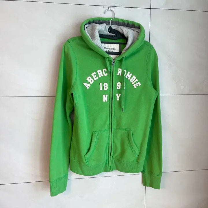 [SOLD OUT] 아베크롬비 스펠로고 뉴욕 딱붙핏 대장 후드집업 그린 [L]