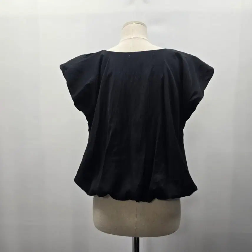 [BUNJANG] 0469 SOUP 블랙 퍼프소매 블라우스 / 여성 프리사이즈 / 23년 / 0469 SOUP 블랙 퍼프소매 블라우스 / 여성 프리사이즈 / 23년
