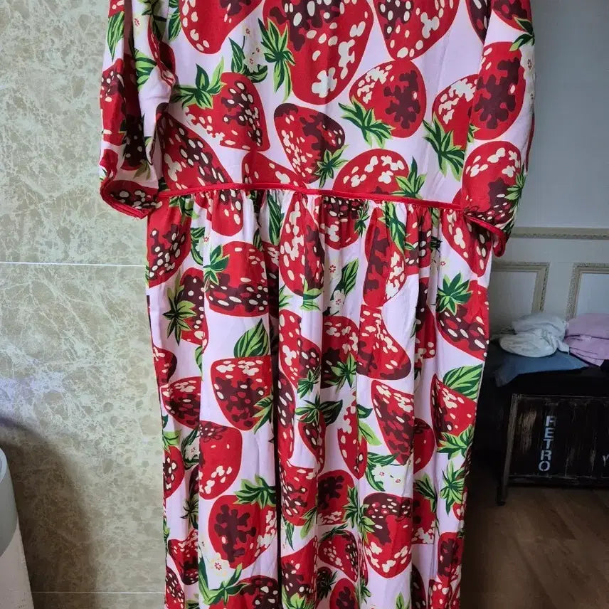 [BUNJANG] Strawberry Pattern Women&