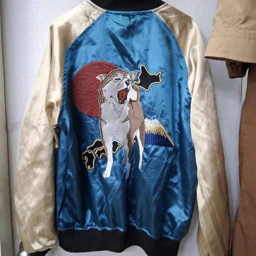 [BUNJANG] Embroidered Eagle Black/Gold Baseball Jacket / 자수 독수리 블랙/골드 야구 점퍼100