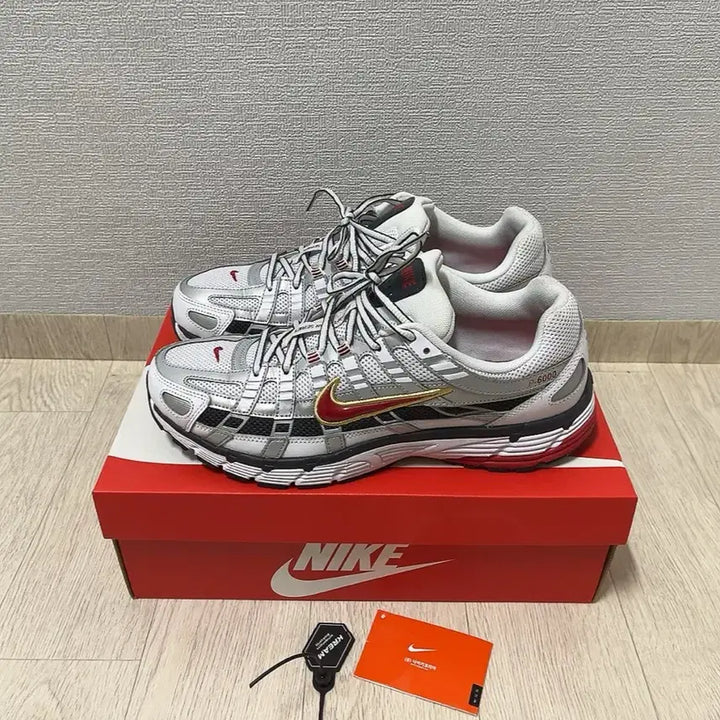 [SOLD OUT] 나이키 P-6000 메탈릭 실버레드