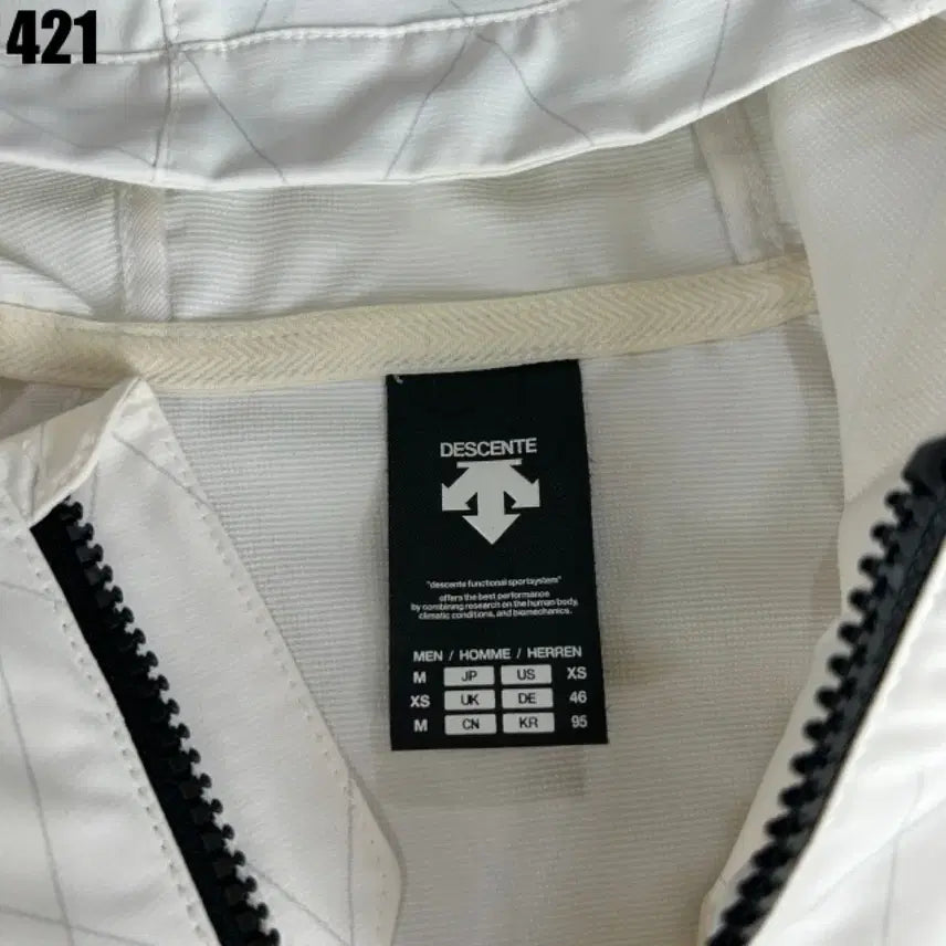 [BUNJANG] Descente White Pattern Hooded Windbreaker / 데상트 화이트 패턴 후드 바람막이