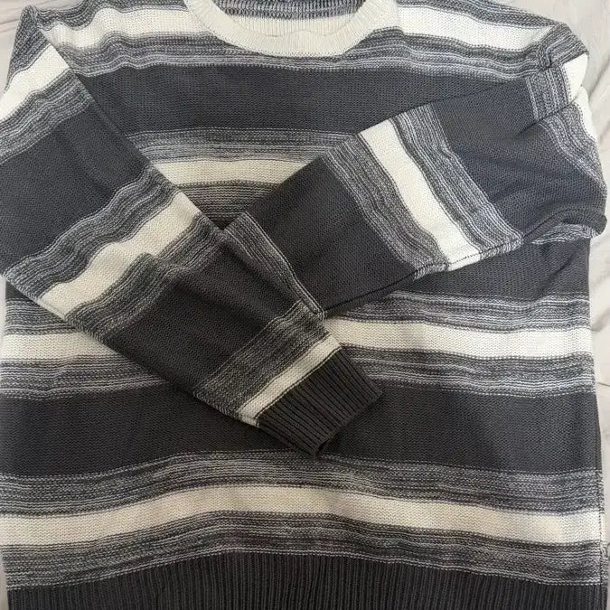[BUNJANG] Striped Knit Sweater / 니트 스웨터