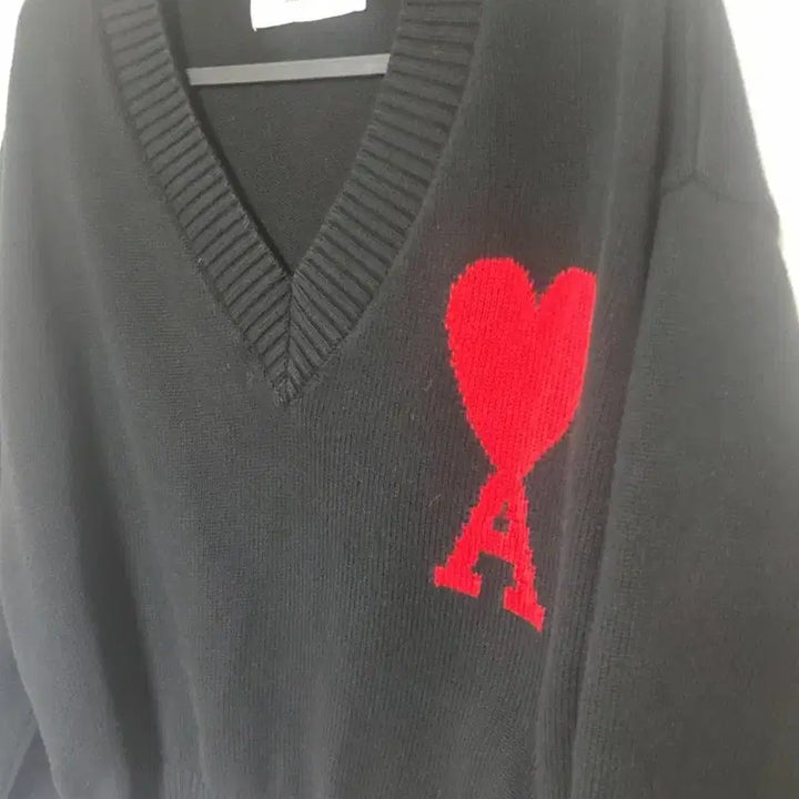 [BUNJANG] AMI Oversized Big Logo V-Neck Sweater / 아미 오버사이즈 빅로고 브이넥 스웨터